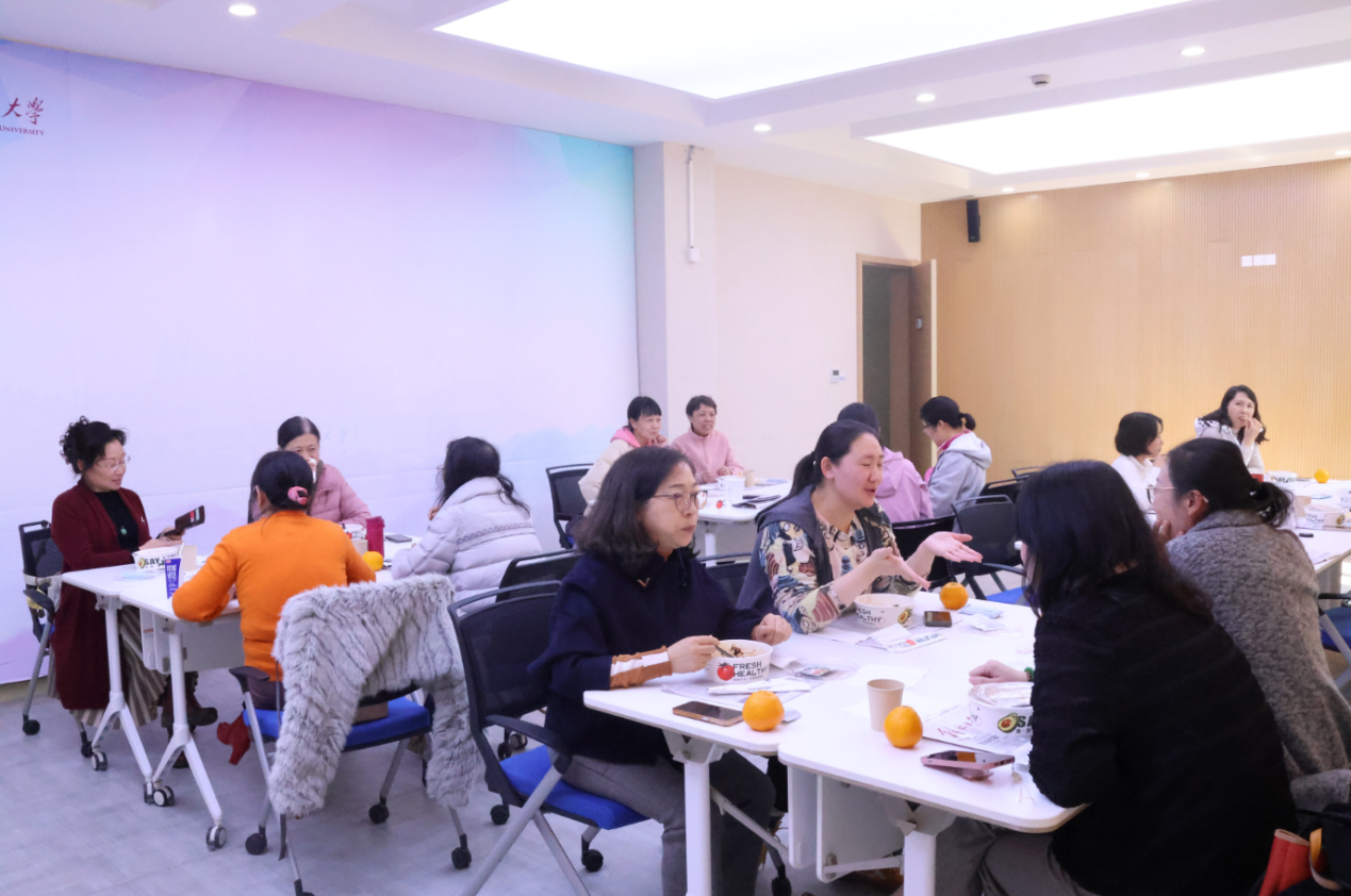 Beat365中文官方网站举办女教师年末茶话会，共话健康生活迎新年